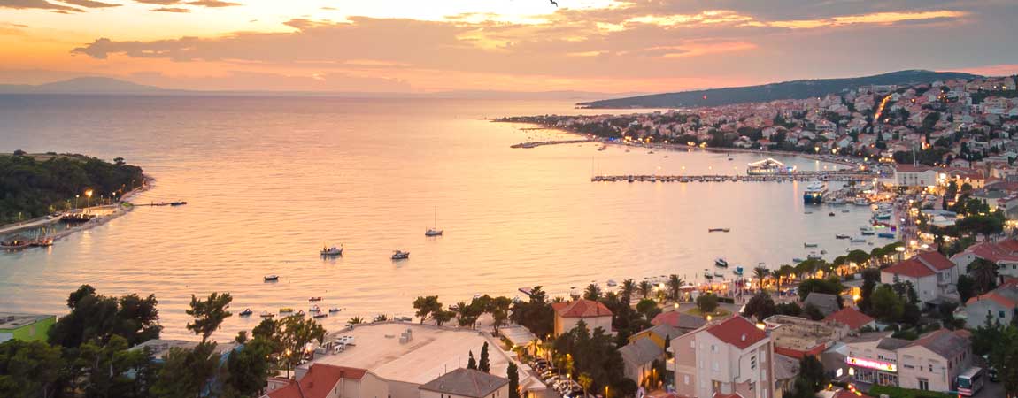 Novalja Kroatien by night