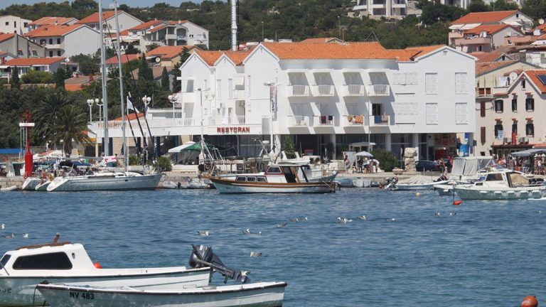 Hotel Loza direkt am Hafen